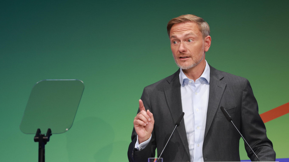 Lindner, lo Stato non pu&ograve; stare a lungo termine in Commerz