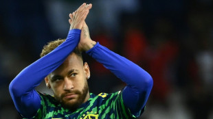 Neymar visita concentra&ccedil;&atilde;o da Sele&ccedil;&atilde;o antes da estreia na Copa Am&eacute;rica
