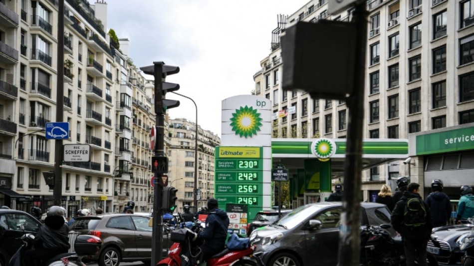 Carburants: raffineries et d&eacute;p&ocirc;ts de TotalEnergies toujours en gr&egrave;ve