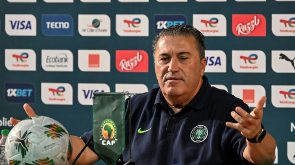 T&eacute;cnico da Nig&eacute;ria se diz 'confuso' com situa&ccedil;&atilde;o do atacante Umar Sadiq