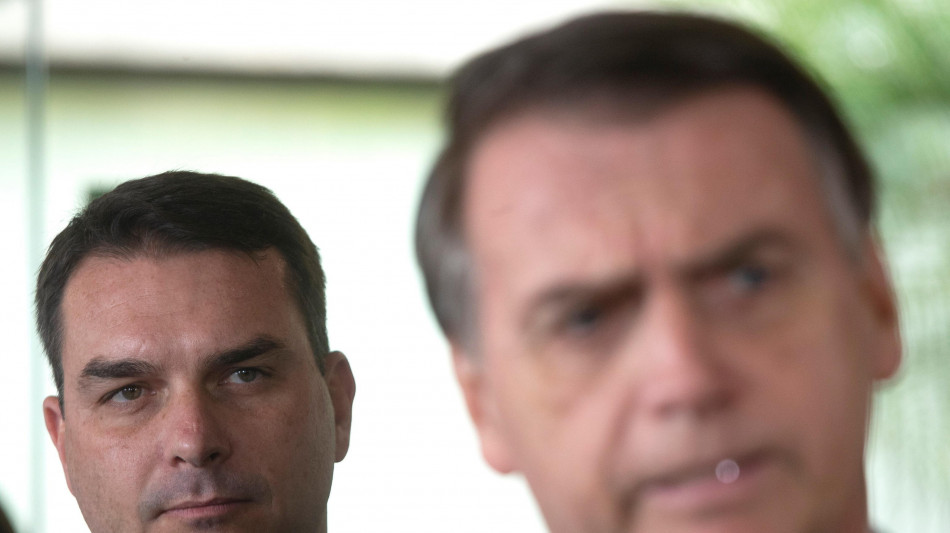  Brasile, vietate a Fl&aacute;vio Bolsonaro le visite al padre per 90 giorni 