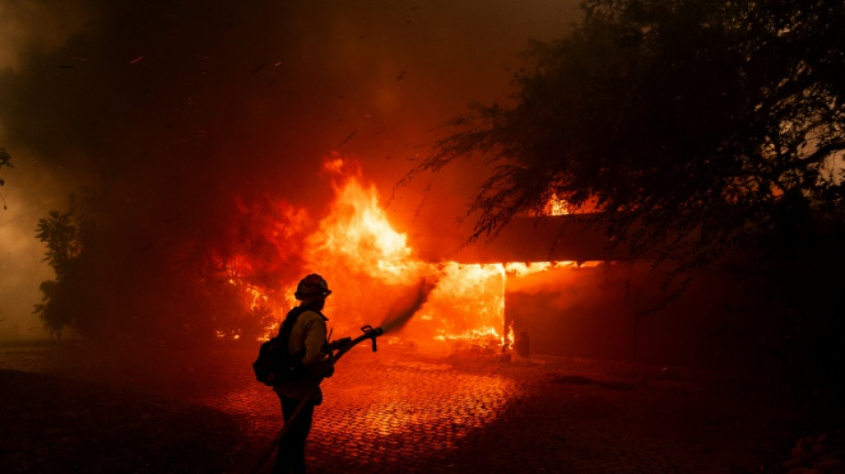 Thousands told to flee wildfire near Los Angeles