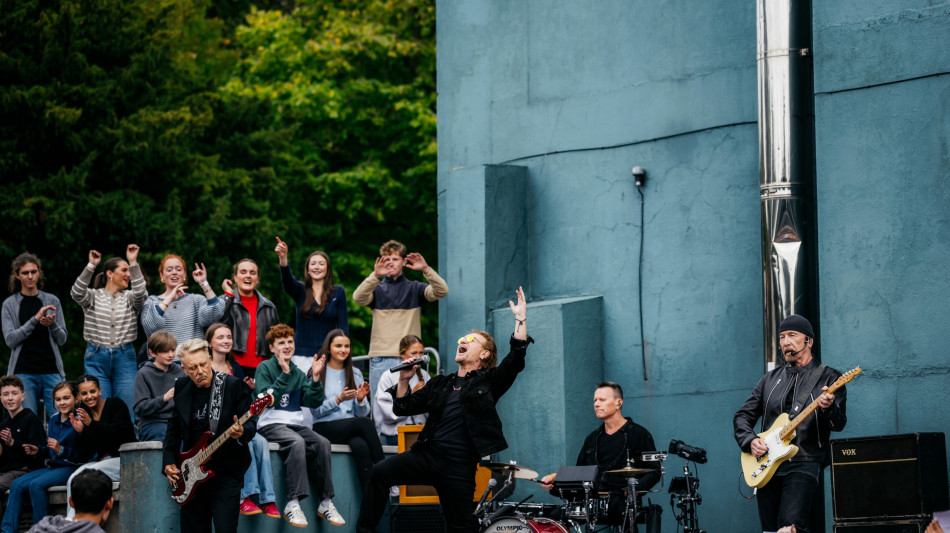  Gli U2 festeggiano il 50/o anniversario con un live alla Mount Temple di Dublino 