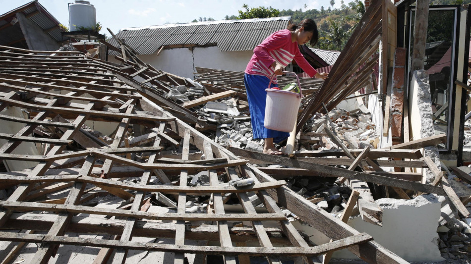  Terremoto in Indonesia, le autorit&agrave; esortano all'evacuazione delle zone costiere 