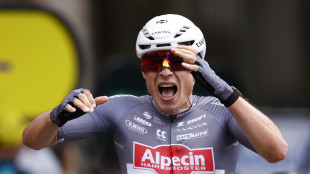 Vuelta: Philipsen vince la prima tappa
