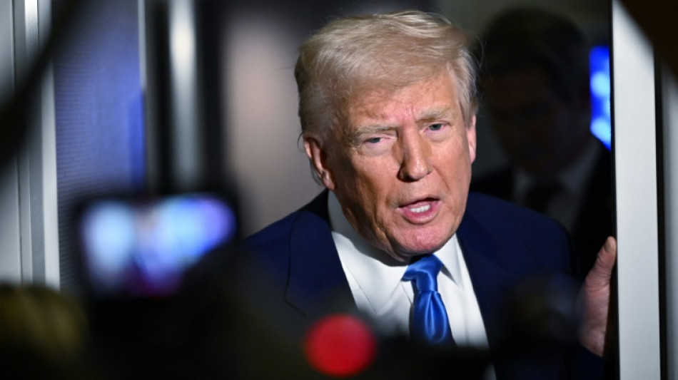 El p&aacute;nico burs&aacute;til por los aranceles de Trump desploma las bolsas asi&aacute;ticas