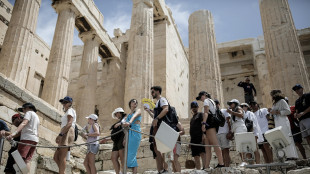 Grecia: acropoli di Atene oggi chiusa nelle ore pi&ugrave; calde