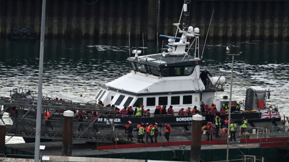 La inmigración neta en Reino Unido cayó a la mitad en 2024