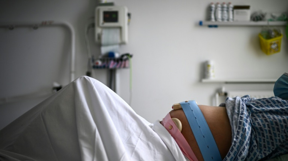  Accouchement sous X: un dispositif qui fait d&eacute;bat 