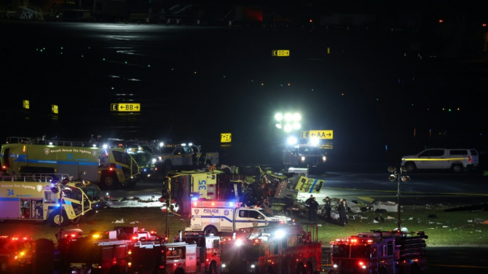  Dos muertos en el choque de un veh&iacute;culo y un avi&oacute;n en un aeropuerto de Nueva York 