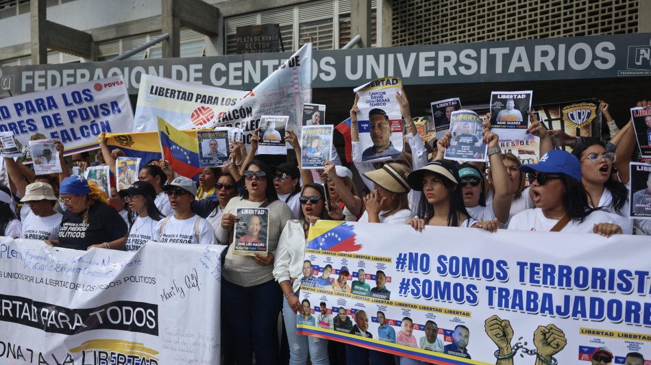  Venezuela, studenti in piazza per l'amnistia e la libert&agrave; dei prigionieri politici 