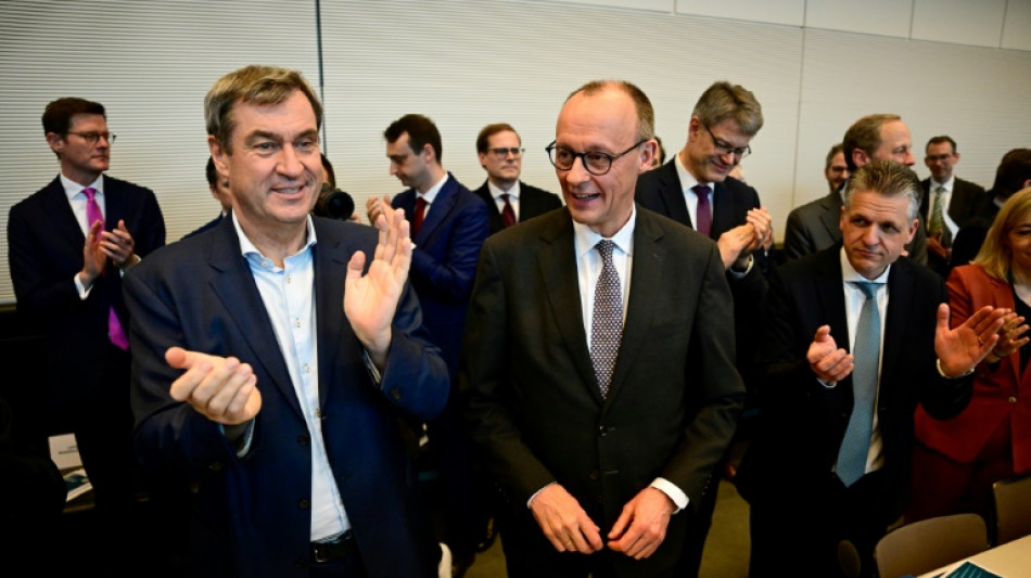Merz fast einm&uuml;tig als Unions-Fraktionschef wiedergew&auml;hlt