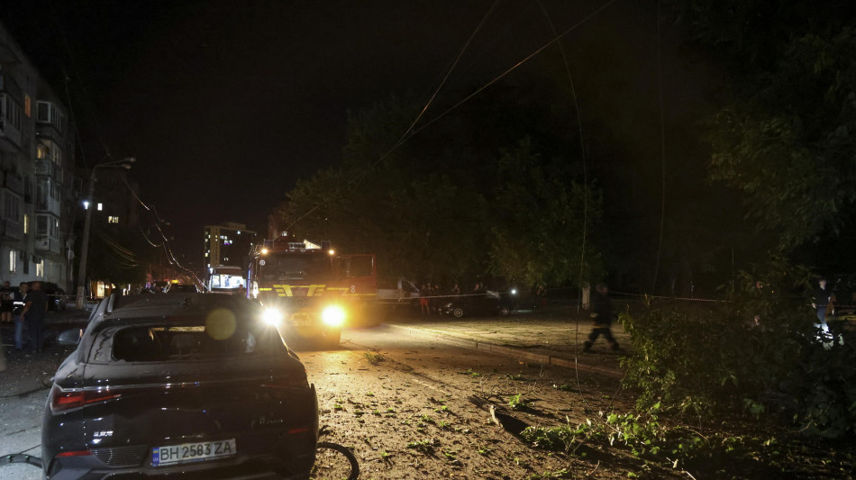  Odessa sotto attacco russo, danneggiati edifici e infrastrutture 