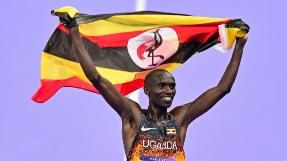 Ugand&ecirc;s Cheptegei vence os 10.000m em Paris com recorde ol&iacute;mpico