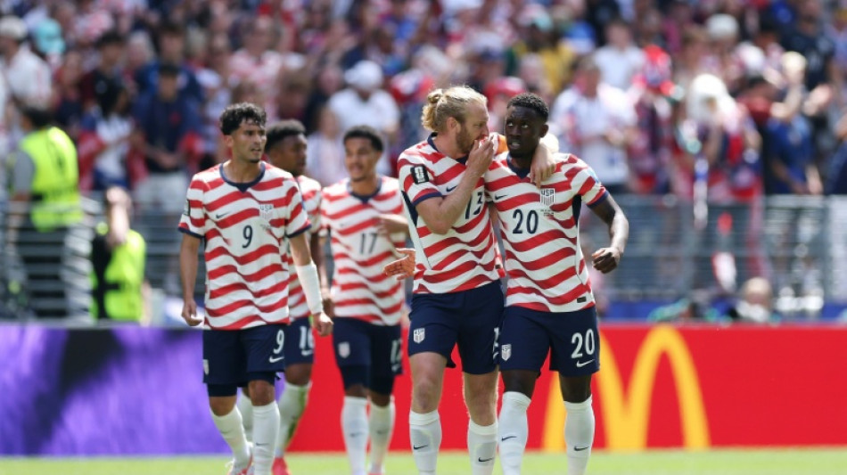  USA down Australia to reach World Cup knockout rounds 