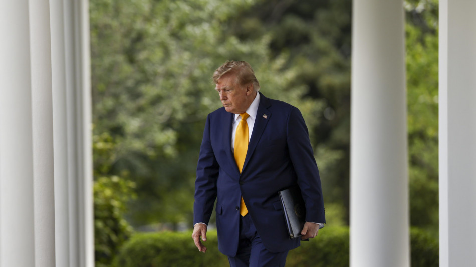  Corte Suprema autorizza Trump a limitare il voto per posta 