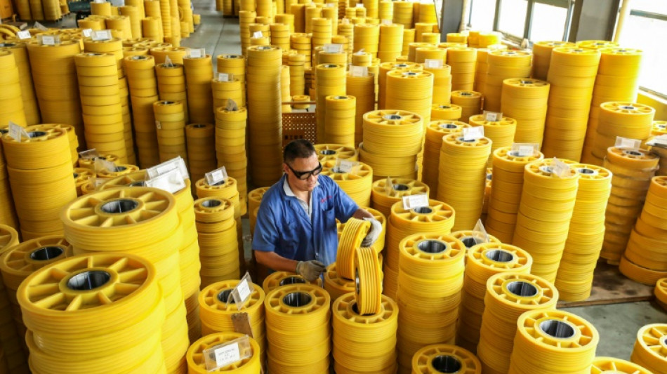 Producci&oacute;n industrial y ventas minoristas de China siguen afectadas por el covid