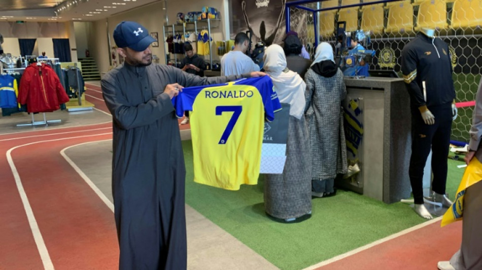 En Arabie saoudite, la "Ronaldomania" a d&eacute;but&eacute;, les maillots d'Al-Nassr s'arrachent