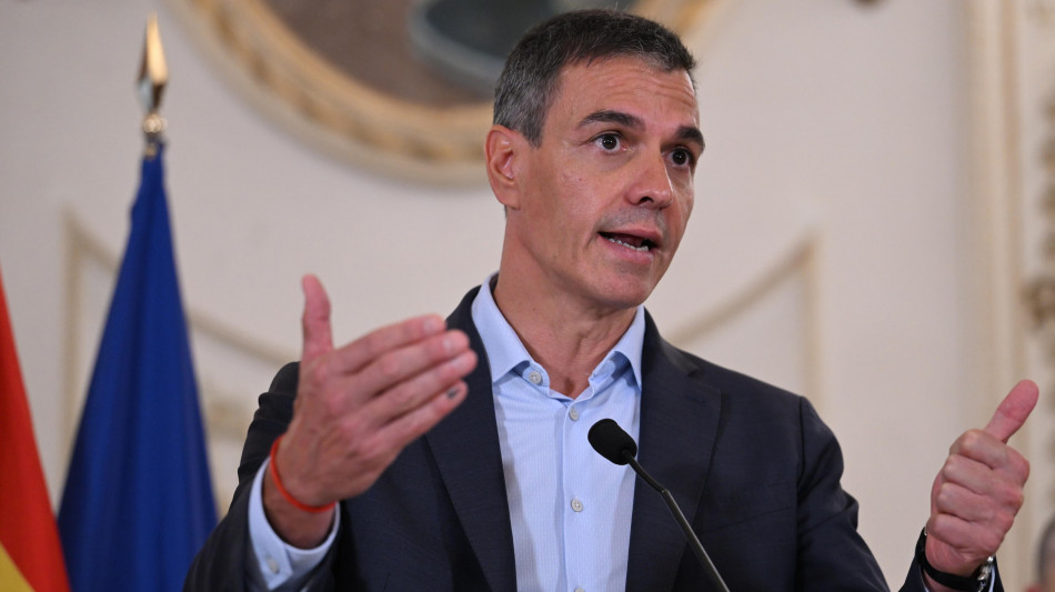  Sanchez vola a Lanzarote per le vacanze e posta sui social sua playlist 