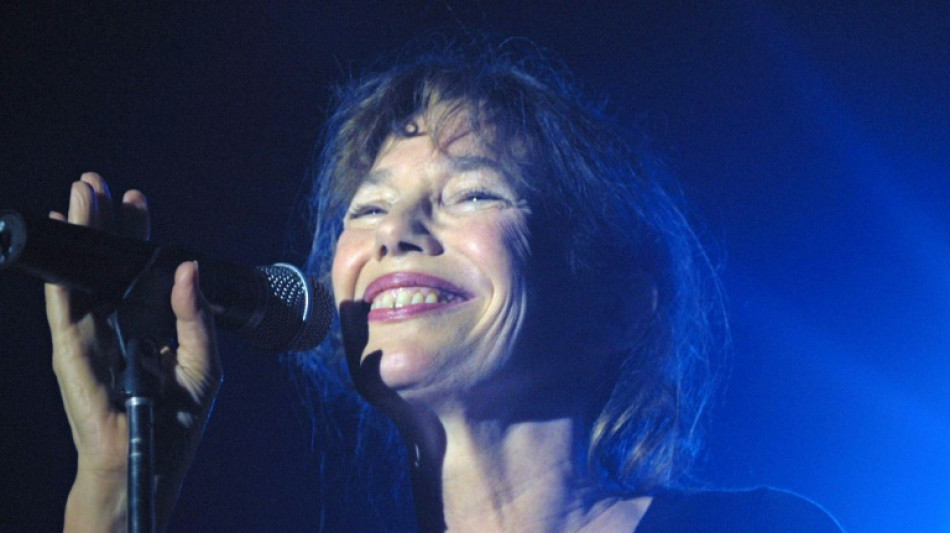 D&eacute;c&egrave;s de Jane Birkin: pluie d'hommages, ses filles &eacute;voquent "sa bataille acharn&eacute;e contre la maladie"