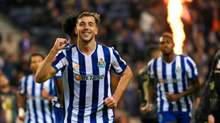 City hiperativo no mercado de transfer&ecirc;ncias; Milan se refor&ccedil;a com Santiago Gim&eacute;nez