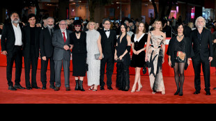 L'isola degli idealisti, la borghesia che vuole redimere i ladri