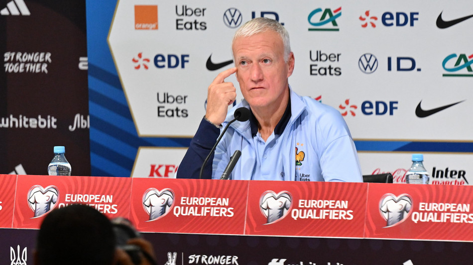 Calcio: Deschamps, "il Psg non &egrave; l'avversario della Francia"