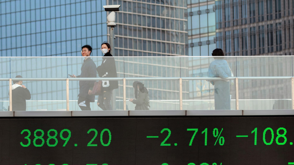 Borsa: Hong Kong negativa, apre a -1,08%
