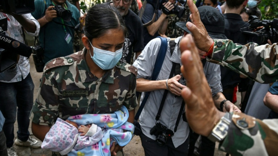   Crue dans l'Himalaya: pr&egrave;s de 700 morts, les secours dans la boue &agrave; la recherche des disparus 