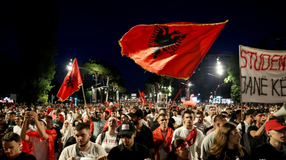  "L'Albanie n'est pas &agrave; vendre" scandent &agrave; Tirana, les manifestants...  et le Premier ministre  