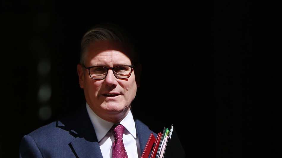  Starmer non molla, 'voglio continuare a governare' 