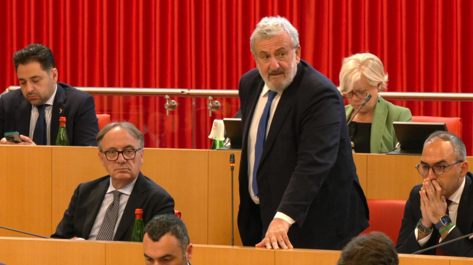 Emiliano, rigassificatrice? Sì, se per decarbonizzare Ilva