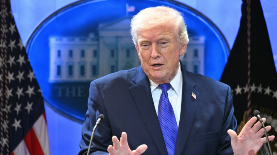  Trump vows 10% global tariff after stinging court rebuke 