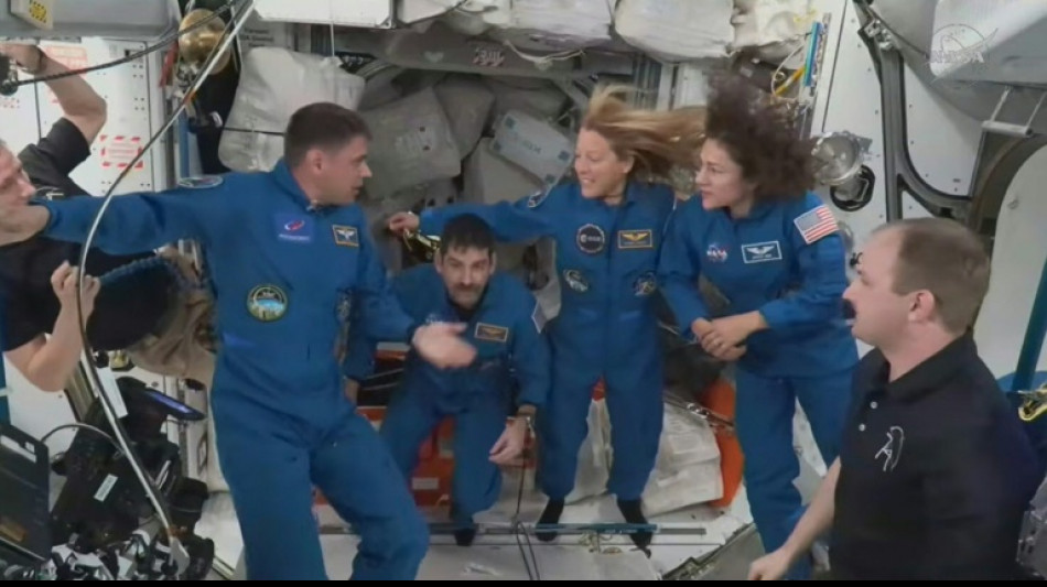  Nach medizinischer Evakuierung: Neue Besatzung an Internationaler Raumstation ISS angekommen 