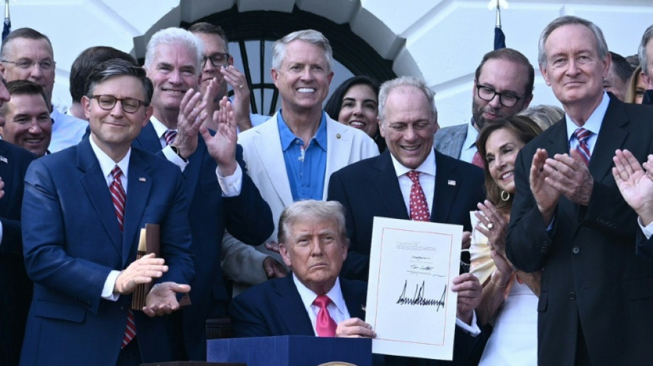 Am Unabh&auml;ngigkeitstag: Trump unterzeichnet umstrittenes Haushaltsgesetz