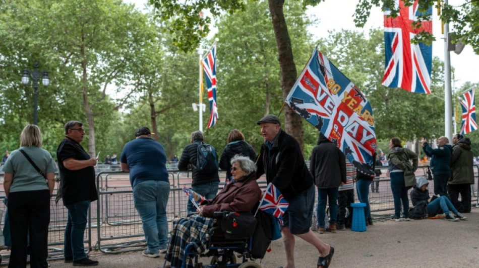 Les Britanniques c&eacute;l&egrave;brent dans l'&eacute;motion les 80 ans de la fin de la Seconde guerre mondiale