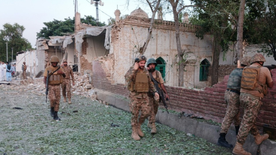  Pakistan: au moins 31 morts dans l'attaque d'un quartier g&eacute;n&eacute;ral de police 
