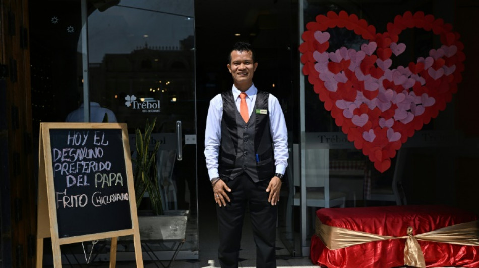 En Chiclayo, Le&oacute;n XIV repart&iacute;a bendiciones... a modo de propina