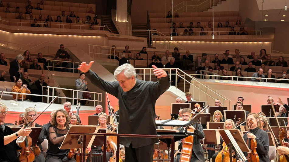  Due violinisti in contatto virtuale grazie a robot indossabili 