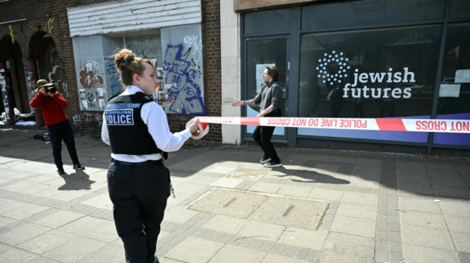  A Londres, la police antiterroriste enqu&ecirc;te apr&egrave;s un incendie contre l'ancien local d'une association juive 