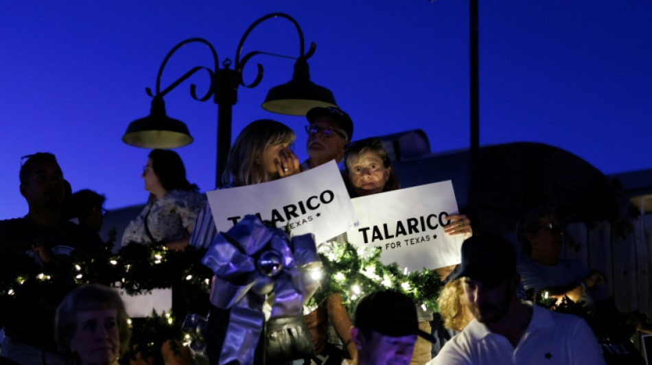  El dem&oacute;crata Talarico vota en Texas en la pugna por arrebatar un basti&oacute;n republicano a Trump 