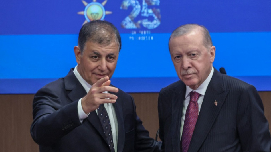  Turquie : manifestations &agrave; Izmir, un bastion de l'opposition dont le maire fait d&eacute;fection 