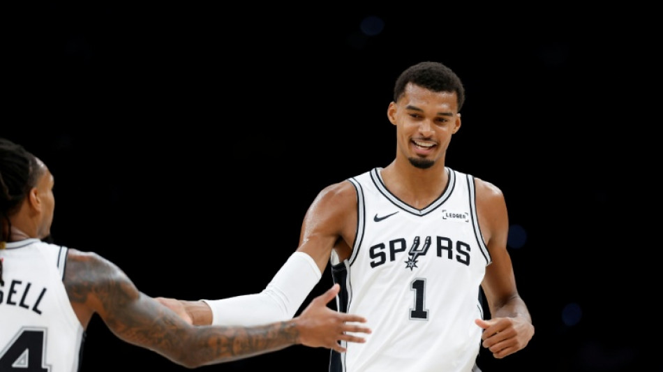  La estrella francesa de la NBA Wemby apoya las protestas de estudiantes 