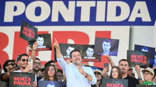 Destacadas figuras de la extrema derecha rinden homenaje a Kirk en un mitin en Italia