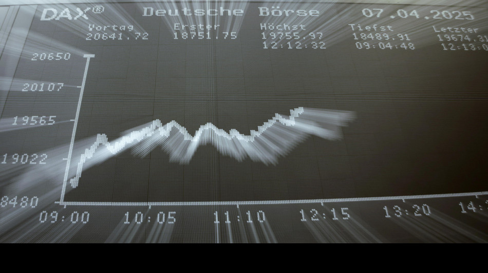 Borsa: l'Europa chiude debole, Francoforte -0,44%
