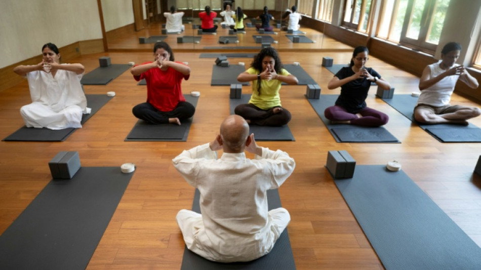  Le boom du yoga en Occident, souvent r&eacute;duit &agrave; une pratique physique 