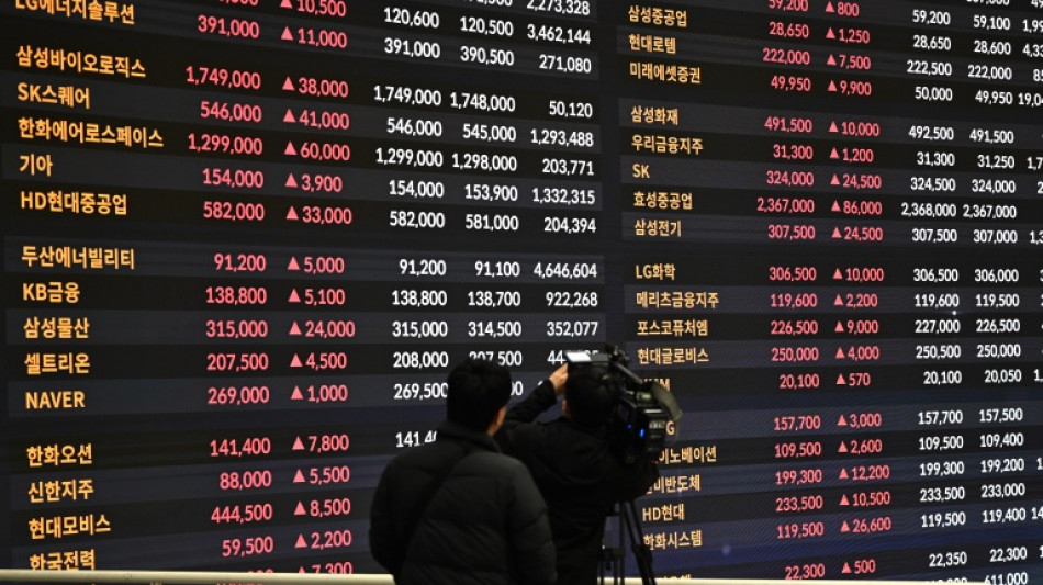 Asian stocks head into weekend on a low as tech extends losses