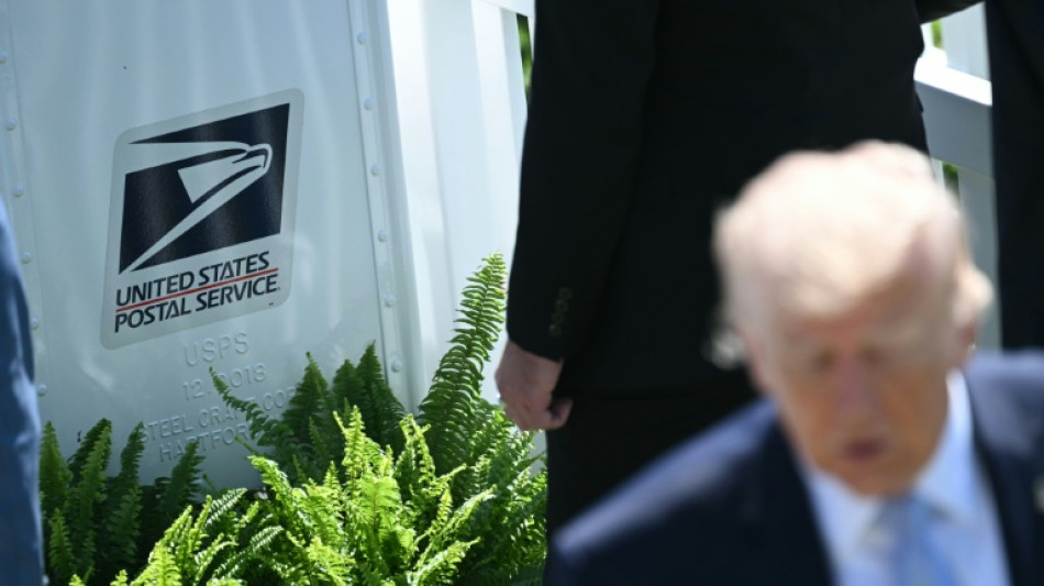 Rembarr&eacute; par la Cour supr&ecirc;me sur le vote par correspondance, Trump fustige une d&eacute;cision "horrible"
