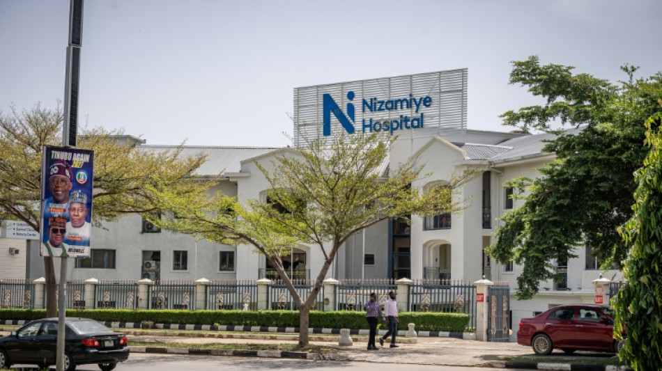  Nigeria widens hunt for possible Ebola cases 