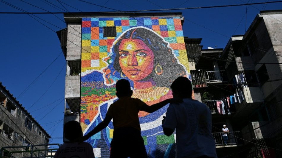  "Mona Lisa" aus Plastikm&uuml;ll: Kunstwerk aus 100.000 Flaschendeckeln in El Salvador 